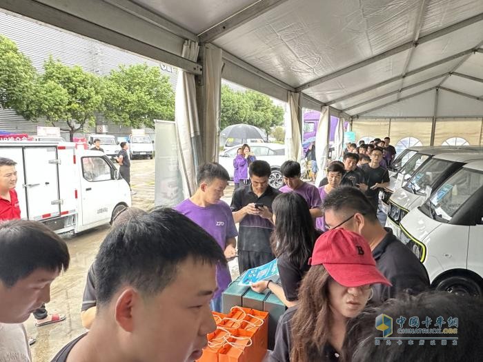 內(nèi)購(gòu)會(huì)啟動(dòng)，大力牛魔王汽車與中通快遞攜手助力快遞小哥提效增收
