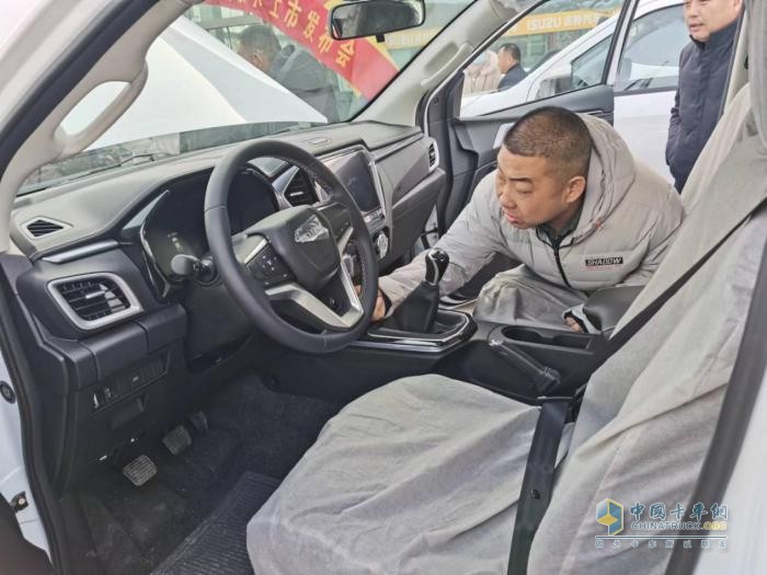 硬派皮卡遇見新疆萬種風(fēng)情，五十鈴T30探險(xiǎn)家為越野而生