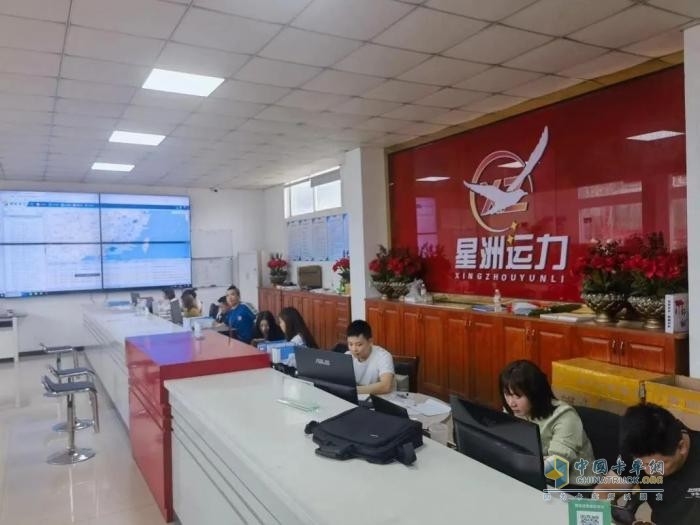 再增購20輛！星洲運(yùn)力葉總直呼買晚了，聯(lián)合重卡究竟有何魔力？
