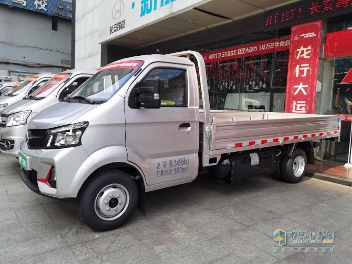 外觀靚、動力強、能省錢，長安跨越王X7CNG成年輕人創(chuàng)業(yè)首選！