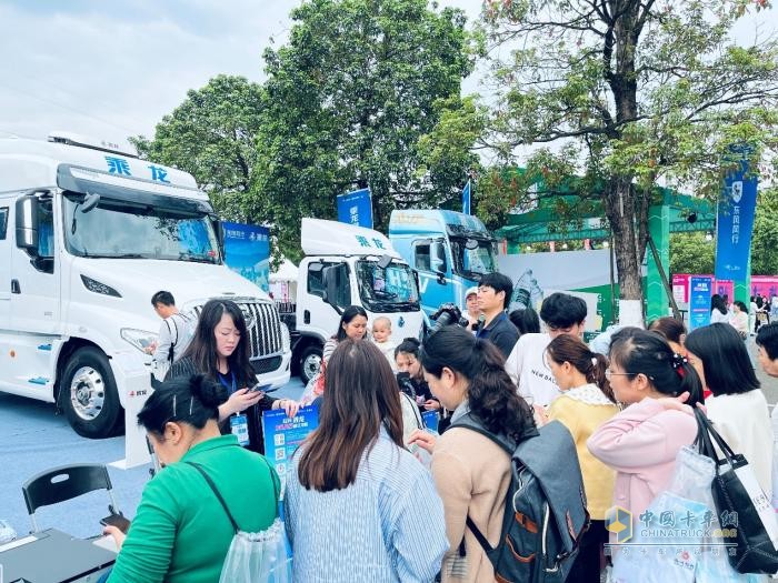 以馬拉松精神不斷進(jìn)取，東風(fēng)柳汽乘龍與中國(guó)汽車(chē)工業(yè)共奔跑