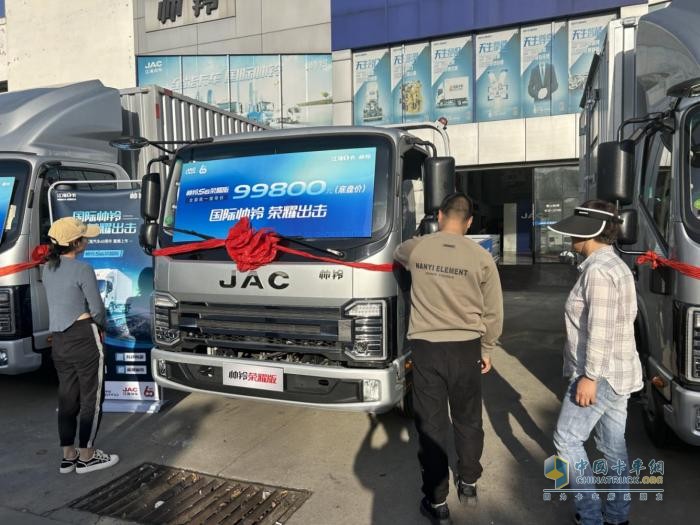 國(guó)際帥鈴，榮耀出擊！江淮1卡帥鈴榮耀版全國(guó)上市啟航！