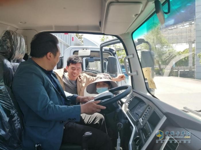 國(guó)際帥鈴，榮耀出擊！江淮1卡帥鈴榮耀版全國(guó)上市啟航！