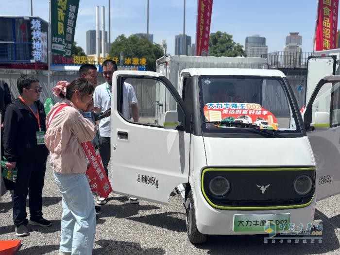 大力牛魔王新能源物流車亮相鄭州糖酒會(huì) 精準(zhǔn)匹配城配需求受矚目