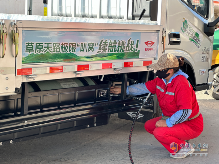 超長續(xù)航846.1km！領(lǐng)航大G CNG輕卡草原天路挑戰(zhàn)極限  