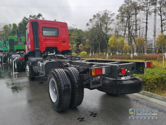 極限工況運(yùn)輸利器，乘龍M3 4X2極限自卸車盡顯實(shí)力