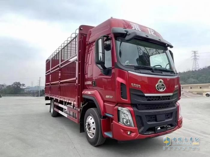 乘龍H5創(chuàng)富版330大馬力綠通房車，跑“盈”九月豐收季