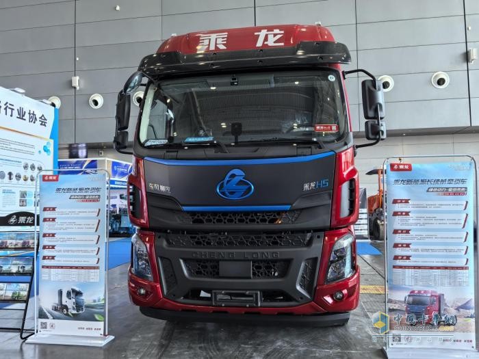 乘龍H5充換電牽引亮相市政工程展，新能源市政大有可為