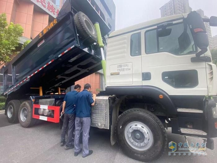 可靠耐用 中國重汽ZND版自卸車以硬核實力護(hù)航前行之路