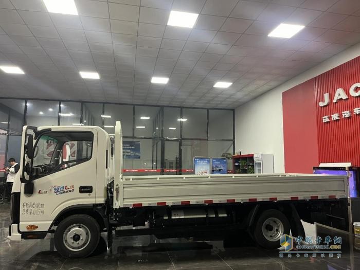 續(xù)航630公里 1年省2萬！領跑L3 雙燃料小卡：年輕人的創(chuàng)富利器