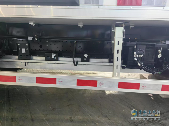 2C超能快充+雙擋電驅橋技術，歐馬可智藍ES1·165冷藏車重塑科技標桿