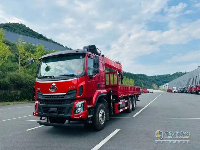別犯難！乘龍H5隨車吊，助你「一臂之力」