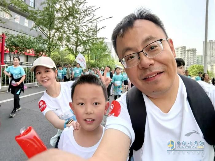 挑戰(zhàn)自我！超越極限！堰馬賽道上，看東風(fēng)營(yíng)銷人奔跑向未來