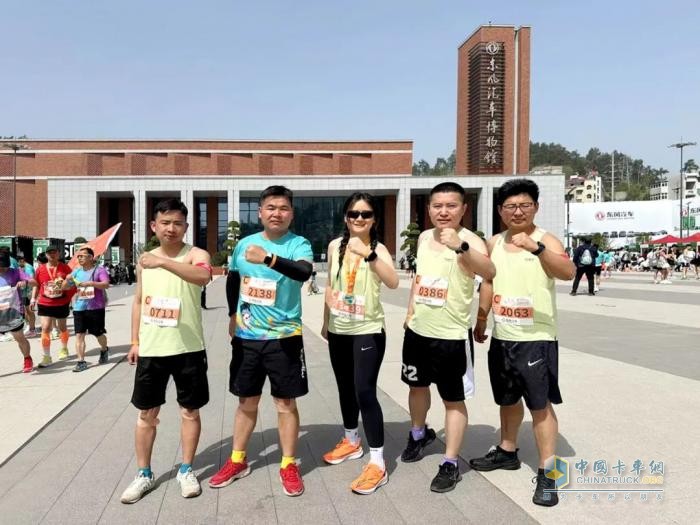 挑戰(zhàn)自我！超越極限！堰馬賽道上，看東風(fēng)營(yíng)銷人奔跑向未來