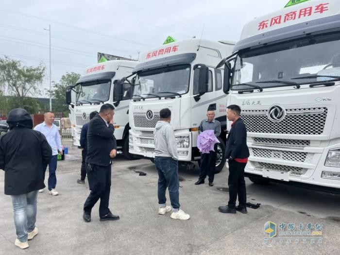 西北再迎東風(fēng)熱！20臺(tái)龍擎危化車交付寧夏大客戶