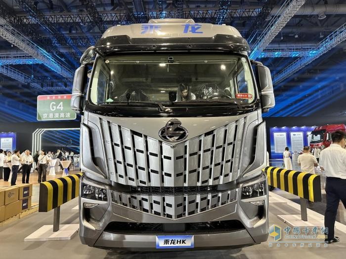 630 馬力 每百公里節(jié)氣2KG 乘龍HK LNG牽引車憑實(shí)力圈粉