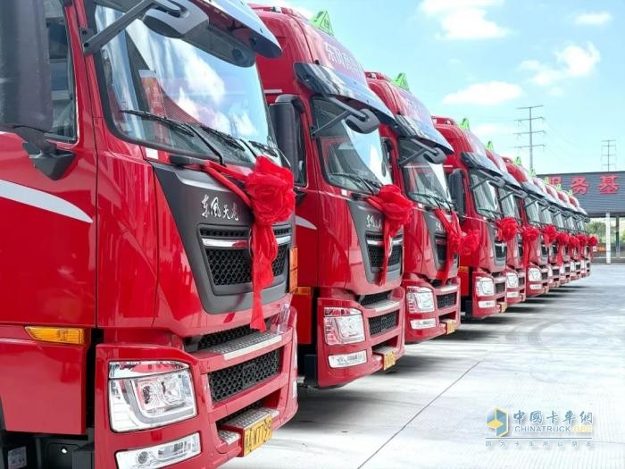 東風(fēng)商用車：戰(zhàn)略簽約80輛+首批交車 泉港?；愤\輸行業(yè)獲得新突破