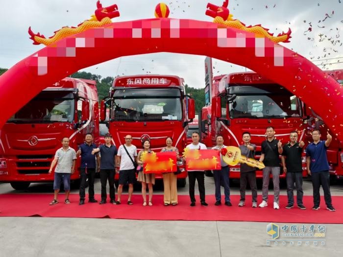 東風龍擎3.0燃氣車貴陽交付！助力云貴煙草物流效能躍升