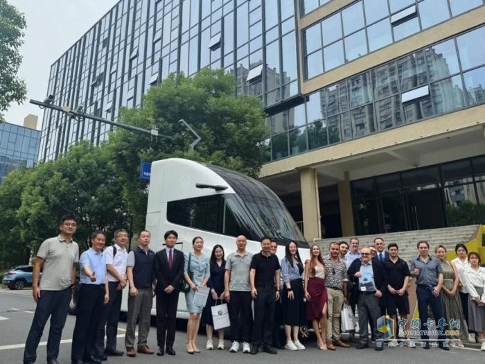 葦渡科技接受墨西哥商會(huì)考察，現(xiàn)場(chǎng)展示670km長續(xù)航純電重卡
