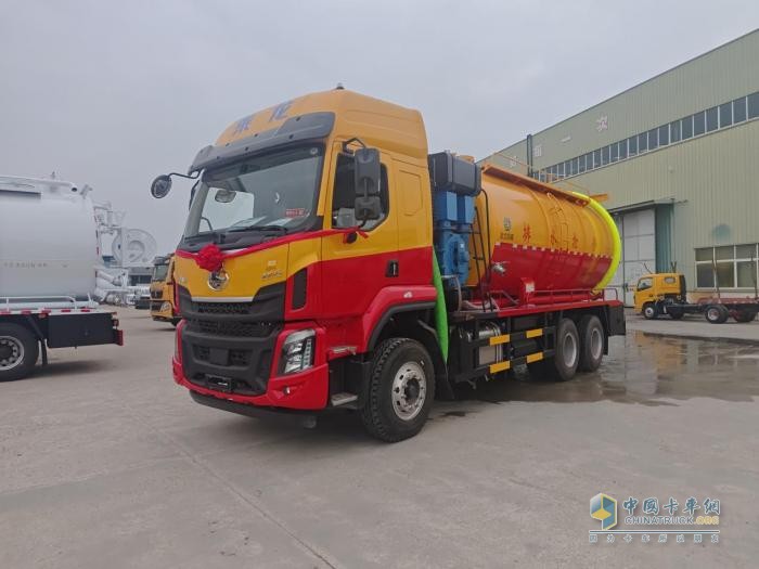國四換新省10萬！乘龍H5清洗吸污車高效推動環(huán)衛(wèi)裝備升級