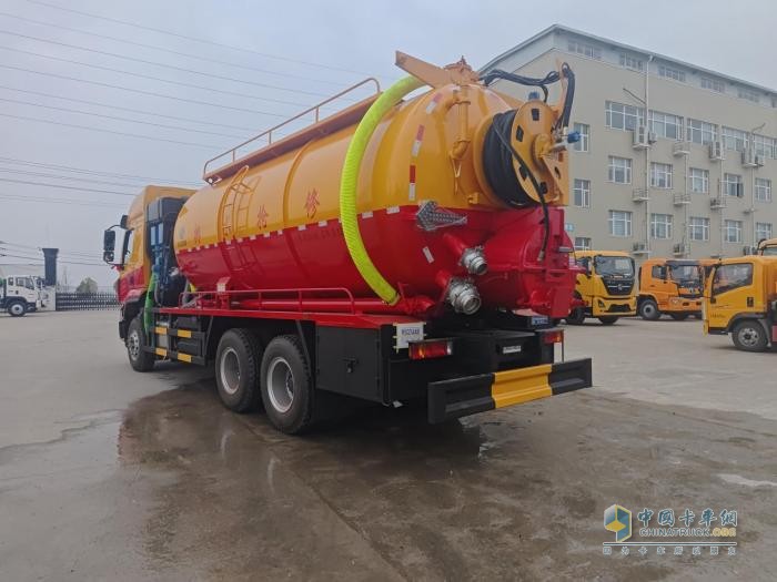 國四換新省10萬！乘龍H5清洗吸污車高效推動環(huán)衛(wèi)裝備升級