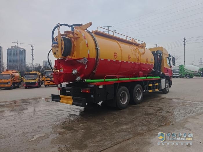 國四換新省10萬！乘龍H5清洗吸污車高效推動環(huán)衛(wèi)裝備升級