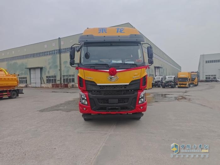 國四換新省10萬！乘龍H5清洗吸污車高效推動環(huán)衛(wèi)裝備升級