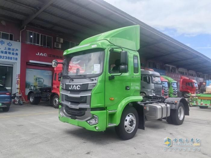 江淮格爾發(fā)重卡“朋友圈”再擴容！45臺牽引車批量交付大客戶！