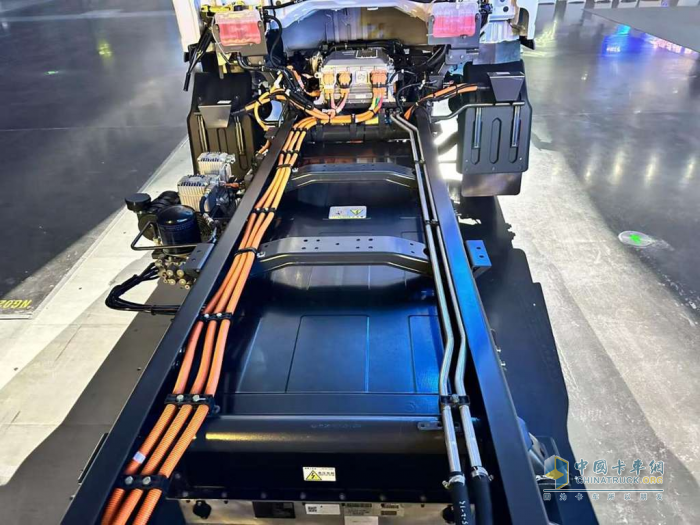續(xù)航450km！乘龍翼威2大電量輕卡：打破里程焦慮， 拓展你的業(yè)務(wù)半徑