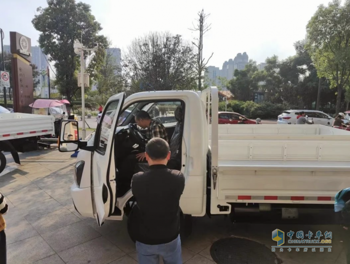 再次實現(xiàn)突破與創(chuàng)新 飛碟締途X3小金牛自卸車成都推介會斬獲6臺訂單