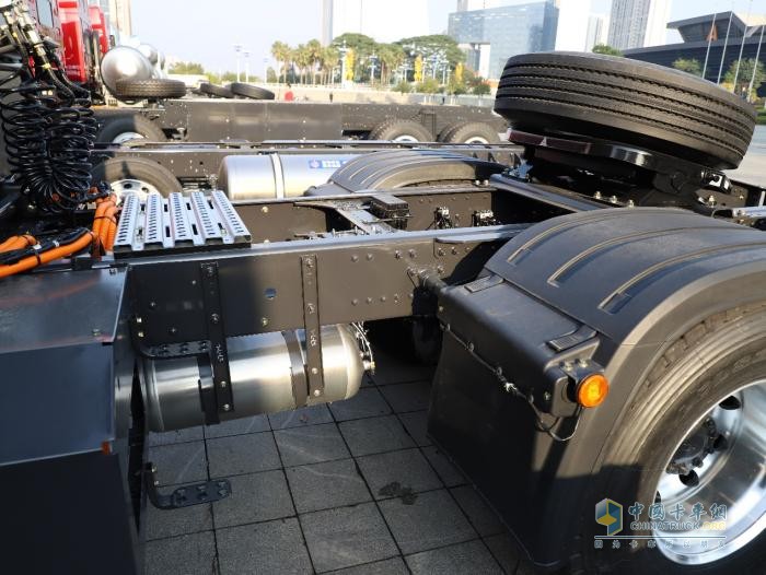 646度大電量高效動(dòng)力鏈加持，乘龍H5純電重卡再升級(jí)