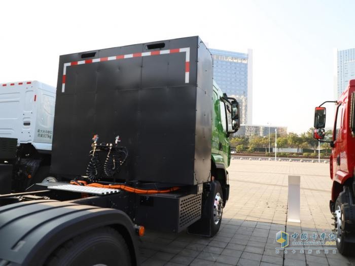 每年電費(fèi)省出5萬(wàn)元！乘龍H5換電牽引車(chē)多拉好省更賺錢(qián)
