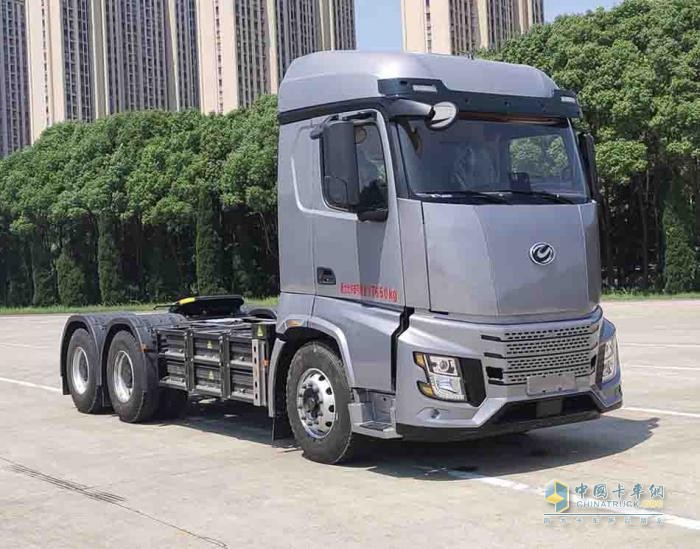 鷹途660馬力燃?xì)廛嚿习?一大波新造型亮相 386批次牽引車看點一覽