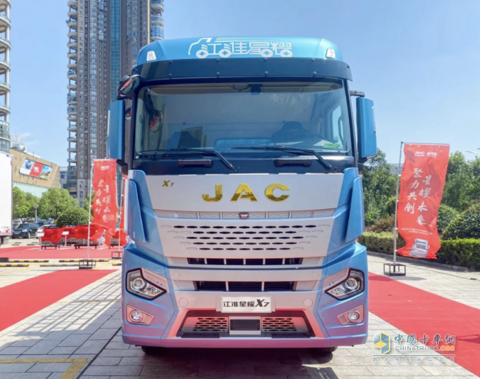 綠通運輸黑馬，江淮星耀X7 8×4載貨車請你吃新鮮西瓜