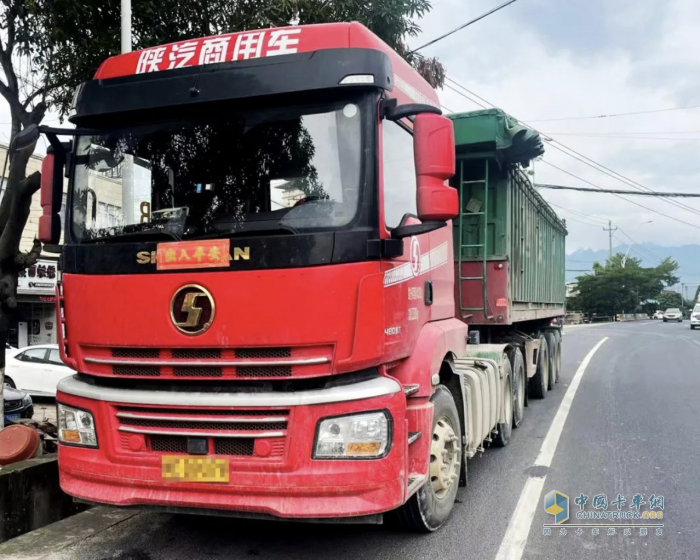 西安康明斯M10發(fā)動機輕松勝任砂石料運輸，劉師傅為TA點贊！
