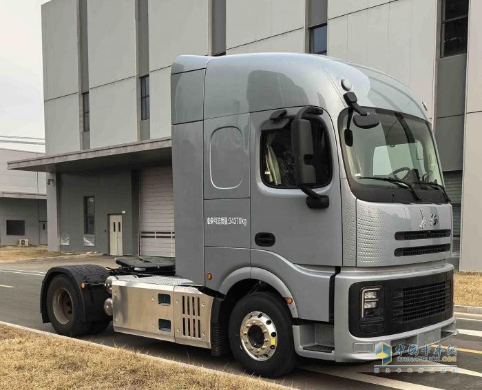 汕德卡G7S危險品整車吸睛 慶鈴擁抱AI時代 393批公告有28款牽引車上榜