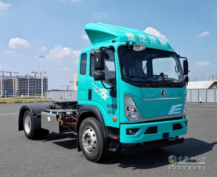 鷹途660馬力燃?xì)廛嚿习?一大波新造型亮相 386批次牽引車看點一覽