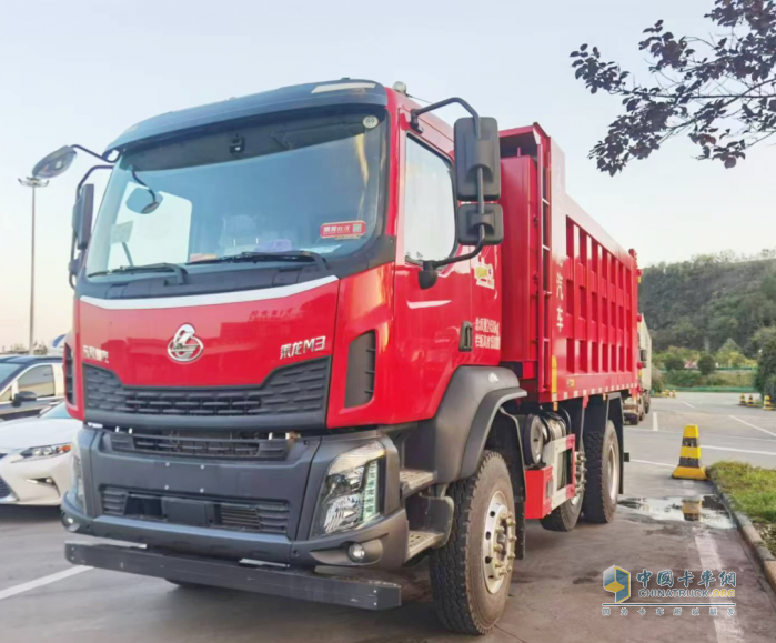 乘龍M3 6×2R自卸車，三月滿滿“掙”能量！