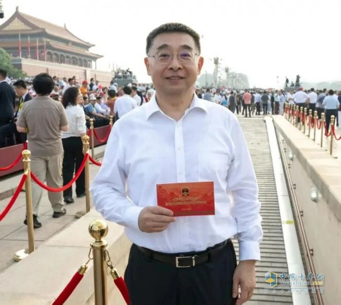 見(jiàn)證榮耀時(shí)刻！徐工成套裝備硬核保障，楊東升受邀現(xiàn)場(chǎng)觀禮