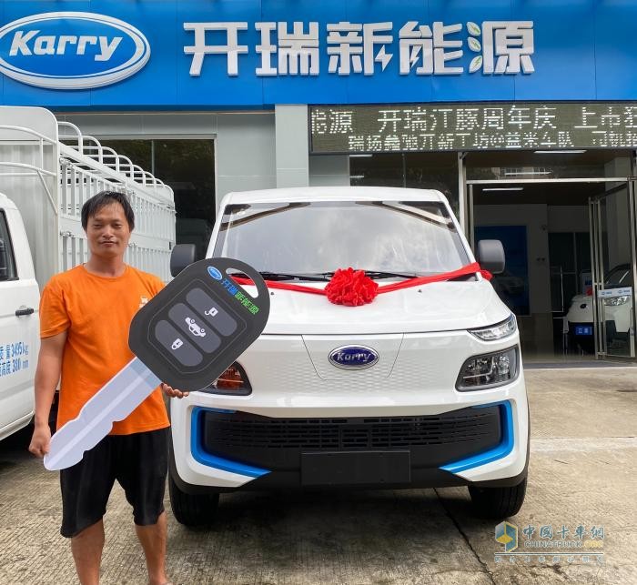 身披朝霞與夜幕，開(kāi)瑞海豚車(chē)主王永祥用奮斗裝點(diǎn)幸福人生