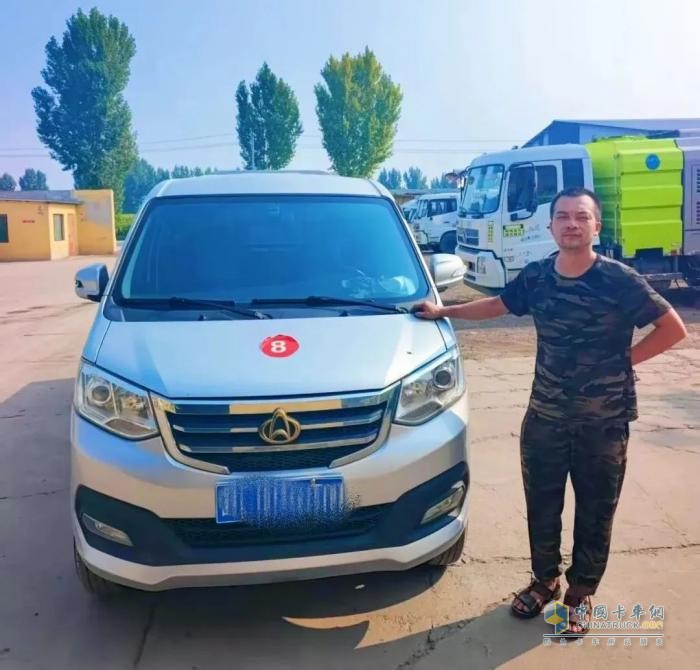 新豹T3雙排：載貨拉人兩不誤，高效多能運(yùn)輸利器！