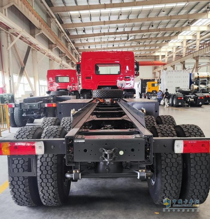 乘龍600度電H5 8X4純電自卸車