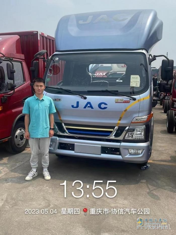 江淮1卡：駿鈴聚寶盆D25車型來(lái)襲，“混動(dòng)雙星”持續(xù)引領(lǐng)行業(yè)