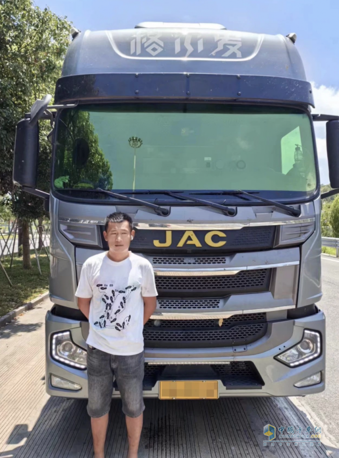 江淮格爾發(fā)重卡:“老司機(jī)”開(kāi)新車(chē)照樣13個(gè)油，聽(tīng)說(shuō)有秘訣