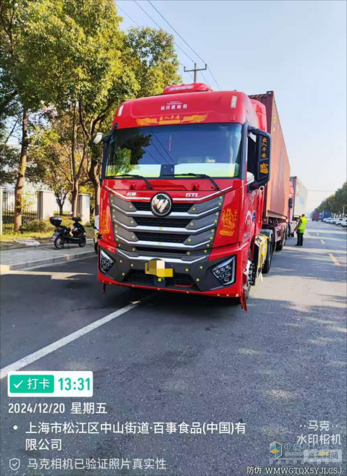 百公里省3L油 年省1.8萬！秦師傅與歐曼星翼400重卡贏戰(zhàn)港口運(yùn)輸路