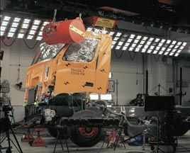 沃爾沃卡車經(jīng)歷最嚴(yán)苛的安全測試 碰撞實驗已有50年
