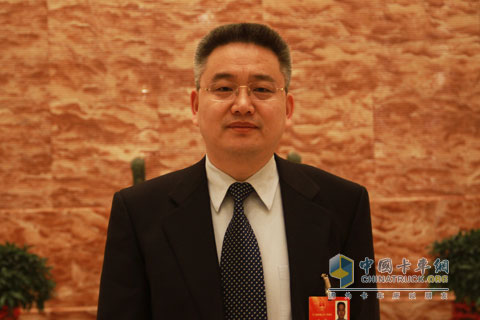 第十二屆全國人大代表、風(fēng)神輪胎股份有限公司董事長王鋒
