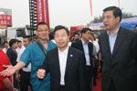 太原車(chē)展期間領(lǐng)導(dǎo)視察中國(guó)重汽展位
