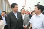 太原車(chē)展期間領(lǐng)導(dǎo)視察山西大運(yùn)展位