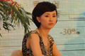 央視財(cái)經(jīng)頻道主持人歐陽志薇主持會(huì)議